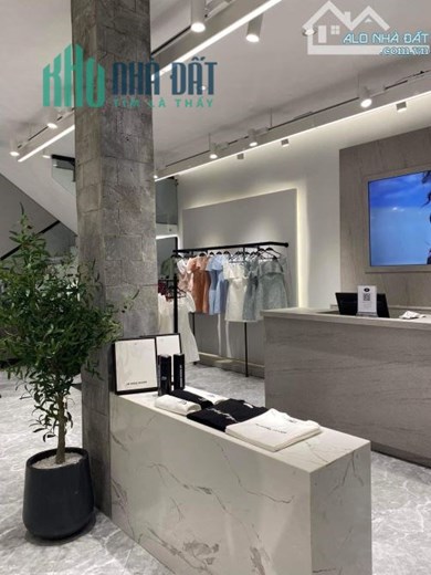 Vị trí mở showroom thời trang, spa & ngân hàng đường Lê Duẩn