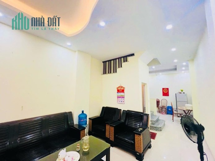 Bán Nhà Ngô Gia Tự, Long Biên 40m2, 4T chỉ 3,75 tỷ (Nhà Dân Xây, Mặt Ngõ Thông)