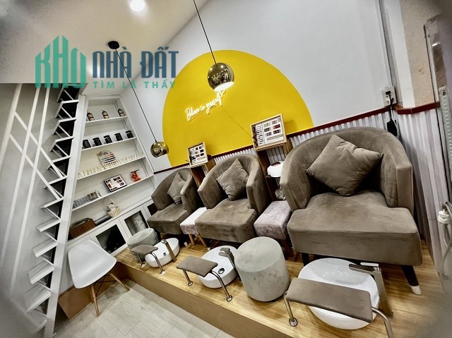 KHÔNG CÓ THỜI GIAN QUẢN LÝ - SANG GẤP TIỆM NAIL - QUẬN 3
