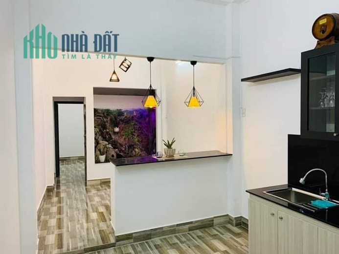 Bán gấp căn nhà điện biên phủ, rộng 92m2, cách quận 1 chỉ 2 phút đi xe, gần trung tâm tiện ích.
