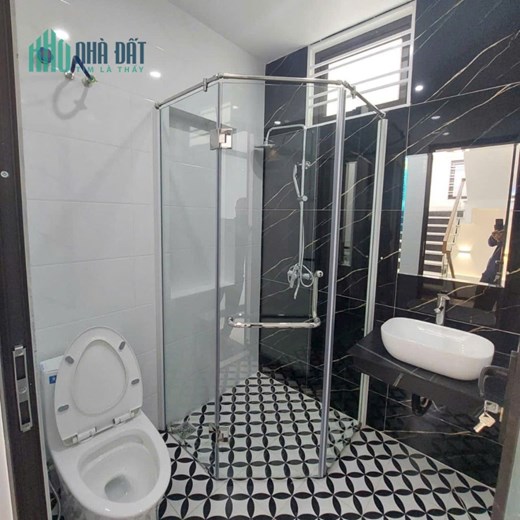 Bán nhà xây mới Chợ Hàng gần ngay AEON, 44m 3 tầng GIÁ 2.75 tỉ mới tinh