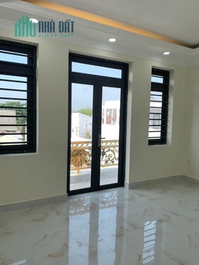SIÊU PHẨM Lê Văn Quới cách ngã tư bốn xã 50m HXH đỗ cửa 61m2 ,4 Tầng 5 tỷ x