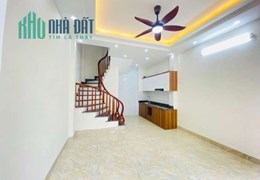 Nhà đẹp xây mới Ô Cách, Việt Hưng, 30m2x 5t, Đông Nam, gần chợ, sát phố 3 tỷ
