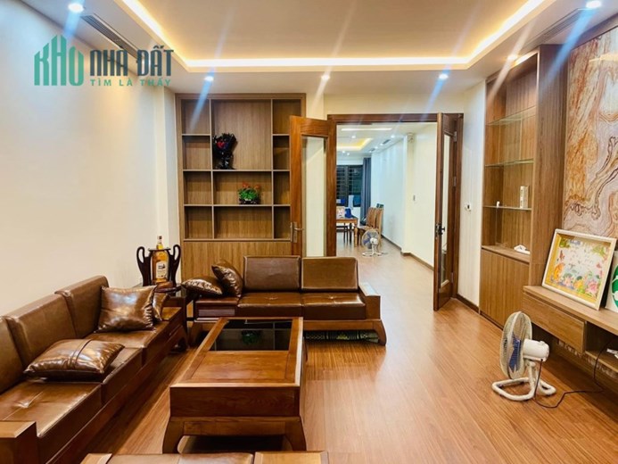 CHỈ 15 TỶ SỞ HỮU NHÀ VỊ TRÍ ĐẸP, SÁT PHỐ, Ô TÔ TRÁNH, VỈA HÈ,KINH DOANH ĐỈNH QUẬN CẦU GIẤY