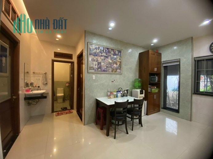 Bán khách sạn Mặt tiền sát Nam Trân, 200m2 (10x20m), 20 phòng, doanh thu ổn định, nhỉnh 10 tỷ