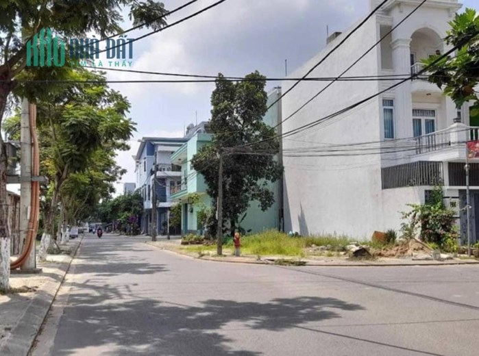 Bán Lô góc Mặt tiền Nam Trân, 220m2, ngang 9m, đường 33m, đối diện bến xe, chỉ 18 tỷ 500