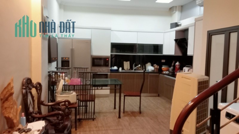 Hiếm. Bán nhà Đê La Thành, trung tâm Đống Đa. 50m2 x 4 Tầng. Ô TÔ. KD. Nhỉnh 8 Tỷ. 0968084286