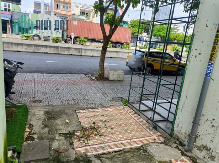 Bán nhà Ngô Quyền, 75m2, mặt tiền 8m, mới đẹp, ở ngay, ô tô đỗ cửa, sát biển, nhỉnh 3 tỷ