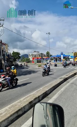 Bán 440m2 Mặt tiền Hoàng Văn Thái. chỉ 11 tỷ, mặt tiền 14m, đường 33m, kinh doanh đỉnh