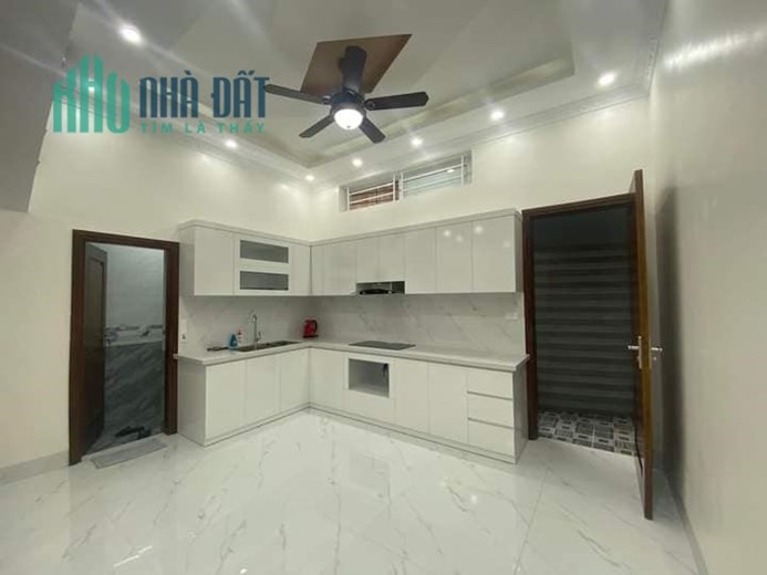 Bán nhà Định công 41m2 x 5 tầng, nhà đẹp, mới, về ở luôn, giá 3,5 tỷ