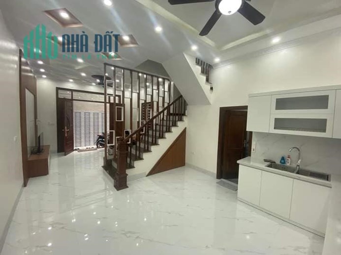 Bán nhà Định công 41m2 x 5 tầng, nhà đẹp, mới, về ở luôn, giá 3,5 tỷ