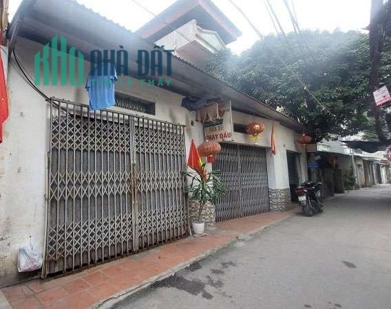 Rẻ, với 2 tỷ 8 có nhà oto vào rộng tại Nguyễn Sơn, Bồ Đề, diện tích 31m, ở thoáng.