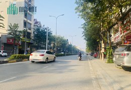 Cho thuê nhà 4 tầng  mặt đường Tôn Đức Thắng, Khai Quang, Vĩnh Yên.  Giá : 14 triệu/ tháng