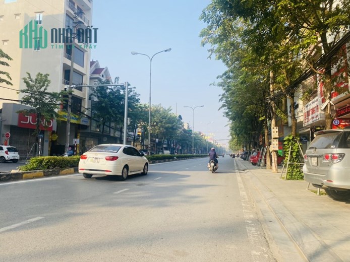 Cho thuê nhà 4 tầng  mặt đường Tôn Đức Thắng, Khai Quang, Vĩnh Yên.  Giá : 14 triệu/ tháng