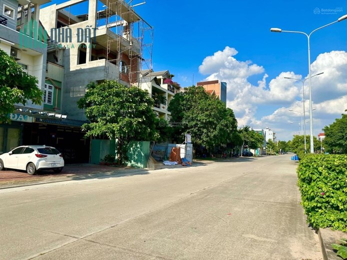 CỰC HIẾM CHÍNH CHỦ BÁN ĐẤT VINCOM DĨ AN- VỊ TRÍ ĐẸP 2 MẶT TIỀN ĐƯỜNG D2A- NGÃ TƯ 550
