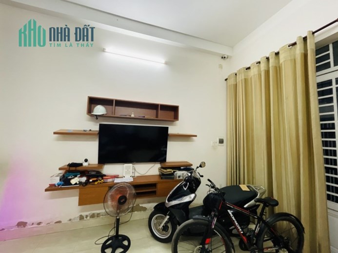 BÁN GẤP Nhà Gần Chợ Bình Thành HXH Đỗ cửa 54m2 , 2 Tầng Nhỉnh 3 tỷ