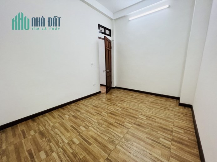 Ô TÔ ĐỖ CỬA, NHÀ ĐẸP Ở LUÔN TÂN MAI 30M2X5T GIÁ 3.5 Ở VÀ KINH DOANH