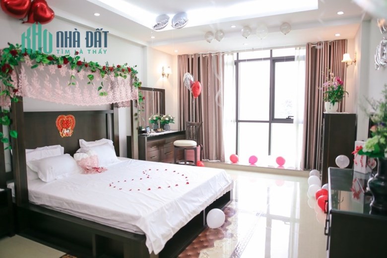 Mặt Phố Ngọc Thụy gara oto, kinh doanh, thang máy, 100m2 hơn 31 tỷ Long Biên Hà Nội.