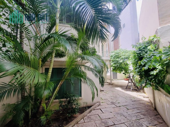 Chính chủ cần bán biệt thự sân vườn 153m2 đường Trần Huy Liệu ,p15, Phú Nhuận, giá sốc 
