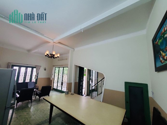 Chính chủ cần bán biệt thự sân vườn 153m2 đường Trần Huy Liệu ,p15, Phú Nhuận, giá sốc 