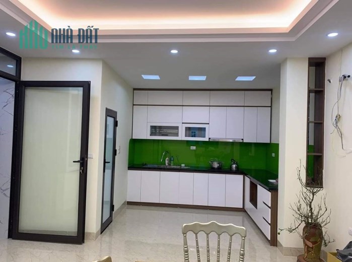 Quảng Bá - Mặt Hồ Tây 329 m x 4 tầng, MT 12 m, giá 119 tỷ.