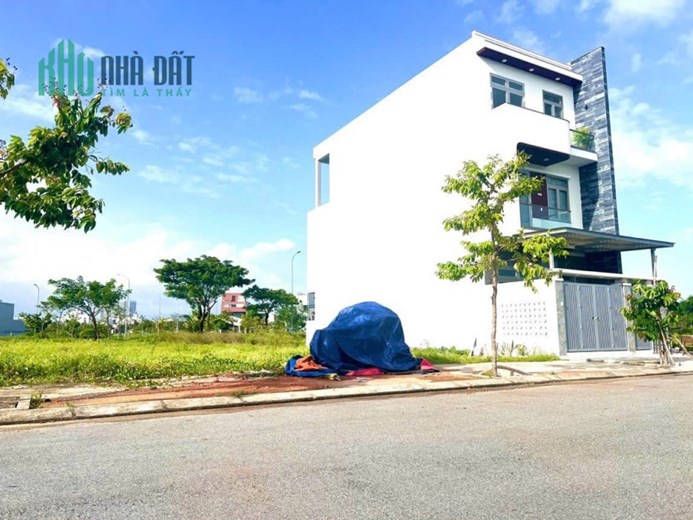 Lô đất kẹp vệt cây xanh FPT City Đà nẵng
