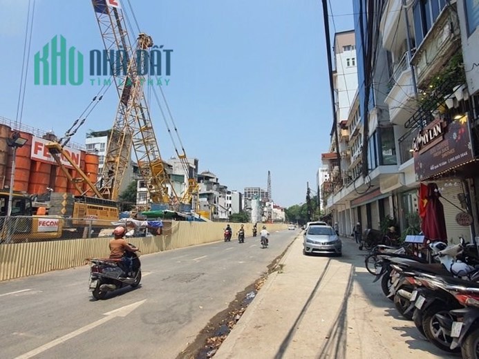 Bán Nhà Mặt Phố Quốc Tử Giám Quận Đống Đa. 30m Nhỉnh 15 Tỷ. Cam Kết Ảnh Thật Mô Tả Chính Xác. Chủ