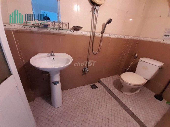Nhà hẻm 595 đường CMT8, 4 phòng ngủ, 13 triệu