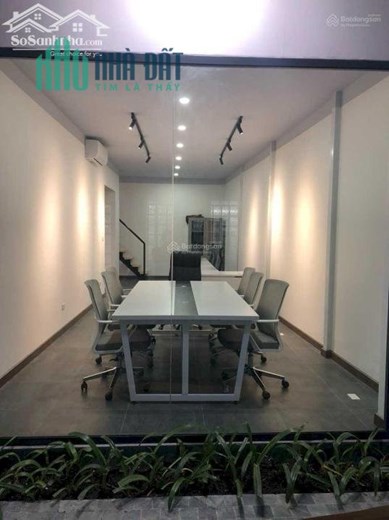 Chính chủ bán 120m2 x 2 tầng, mặt tiền 8m, ô tô đỗ cửa.