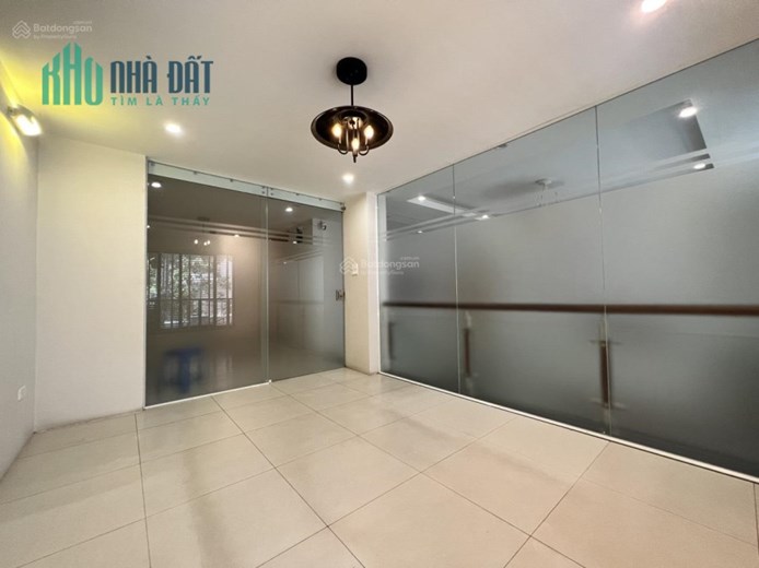 Cho thuê văn phòng mini 14m² tại tầng 2 - toà nhà căn hộ cho thuê ở 12 ngõ 19 Tô Ngọc Vân, Quảng