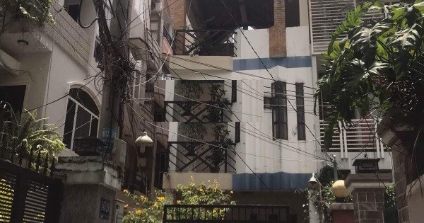 3131- Bán Nhà Phú nhuận Nguyễn Đình Chính 100m2 , 3 Tầng ,  4 PN , có sân vườn Giá 11 tỷ 5
