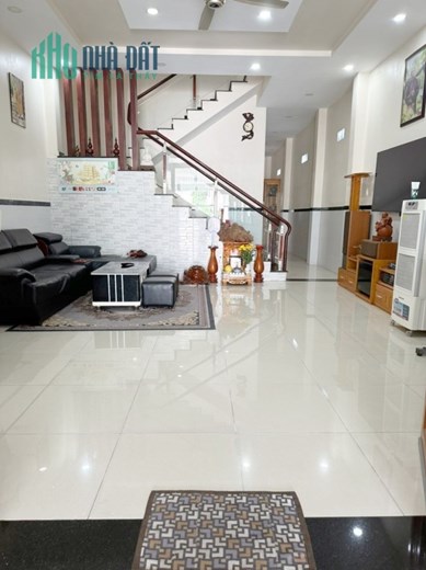 Bán nhà MẶT TIỀN Lã Xuân Oai - Quận 9 136m2 chỉ hơn 8 TỶ