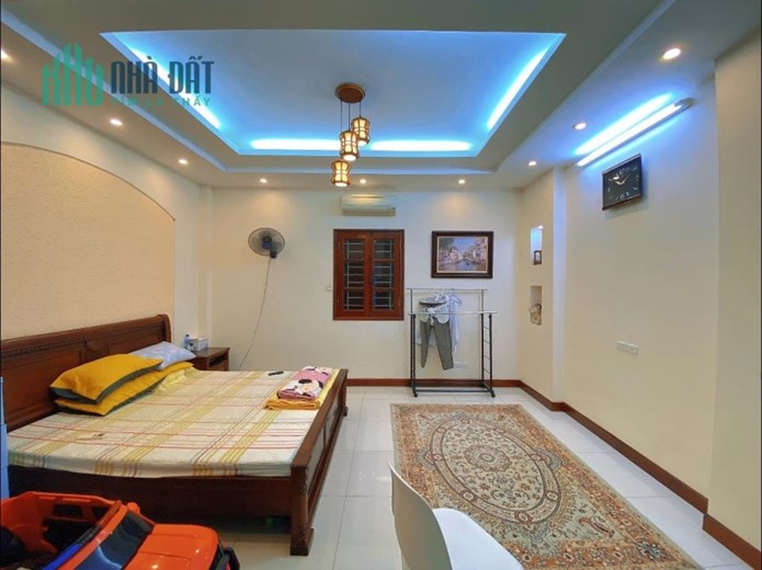 Bán nhà Hoàng quốc việt, Cầu giấy, phân lô, ô tô đỗ ngày đêm, 61m2, Giá siêu rẻ.