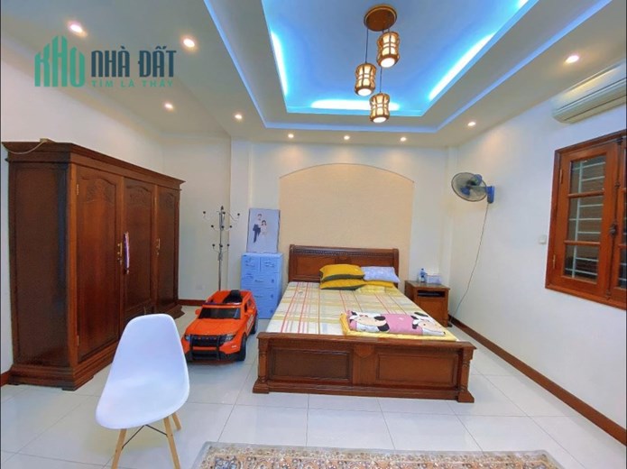Bán nhà Hoàng quốc việt, Cầu giấy, phân lô, ô tô đỗ ngày đêm, 61m2, Giá siêu rẻ.