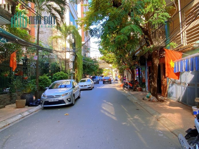 Bán nhà Hoàng quốc việt, Cầu giấy, phân lô, ô tô đỗ ngày đêm, 61m2, Giá siêu rẻ.