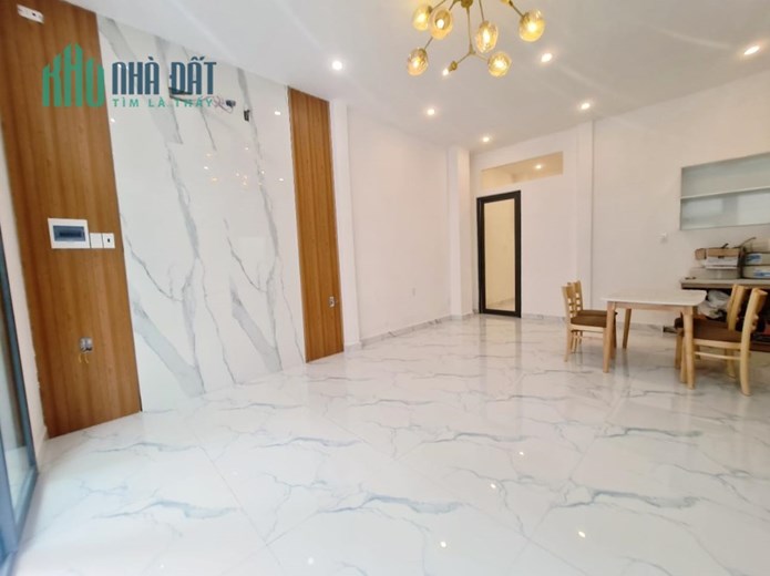 bán nhà Lạc Long Quân - 80m2 - chỉ 5 tỷ - nội thất cao cấp
