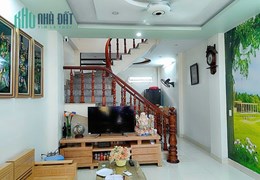 Bán nhà xây độc lập Hoàng Ngọc Phách 43m 3 tầng GIÁ 2.48 tỉ ngõ nông