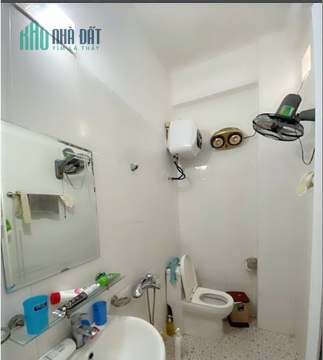 Bán nhà xây độc lập Hoàng Ngọc Phách 43m 3 tầng GIÁ 2.48 tỉ ngõ nông