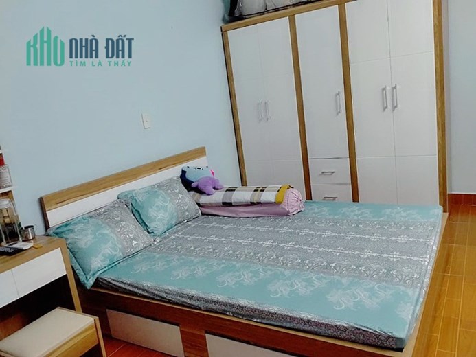 Bán nhà xây độc lập Hoàng Ngọc Phách 43m 3 tầng GIÁ 2.48 tỉ ngõ nông