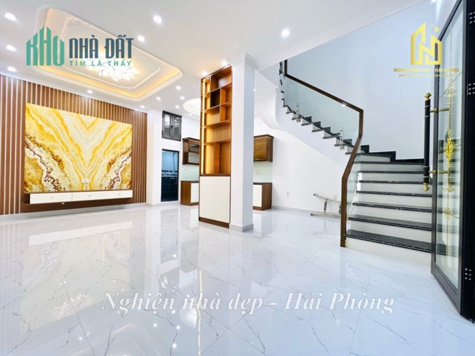 Bán nhà độc lập ngõ Nam Pháp 1, diện tích 45m 3 tầng GIÁ 2.69 tỉ ngõ nông