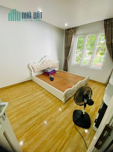 Bán nhà ô.tô đỗ cửa ngõ 193 Văn Cao, 43m 4 tầng đẹp GIÁ 2.19 tỉ