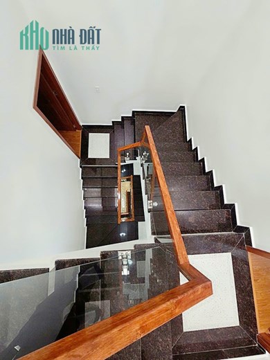 Bán nhà Ngô Gia Tự gần ngay Cầu Rào, 75m 4 tầng GIÁ 6 tỉ ô.tô đỗ cửa