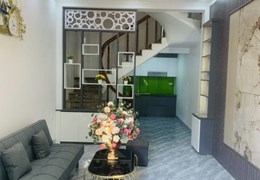 Bán nhà ngõ 113 Vũ Chí Thắng, diện tích 40m 3 tầng GIÁ 2 tỉ