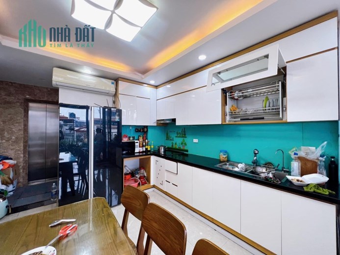 Bán nhà mặt ngõ phố Cát Linh, sát ô tô, nhà đẹp, dân xây, 75m, 5PN,  8 tỷ 2
