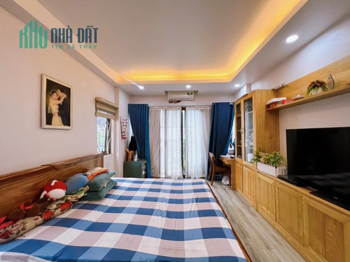 Bán nhà mặt ngõ phố Cát Linh, sát ô tô, nhà đẹp, dân xây, 75m, 5PN,  8 tỷ 2