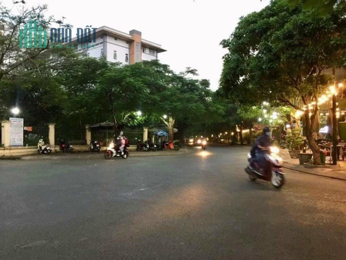 CẦN LẮM BÁN 01 NỀN KDC HIỆN HỮU , PLB Q9 NGAY ĐH VĂN HOÁ