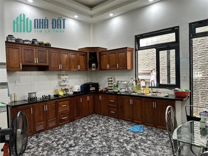DT: 5.5x17m, 4 tầng, đường Thống Nhất, P10, Gần BV Hồng Đức, 6.5 tỷ
