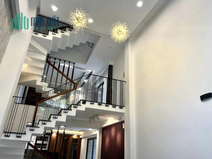 Bán nhà mặt tiền Dân Chủ Thủ Đức, Sát Vincom Thủ Đức, DT 75m2, Giá Nhỉnh 6 Tỷ