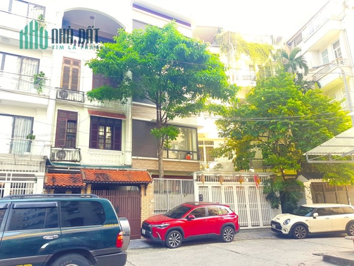 (2 mặt tiền bên Quận Ủy) Bán nhà Hoàng Cầu 61m2, 5T, ô tô tránh