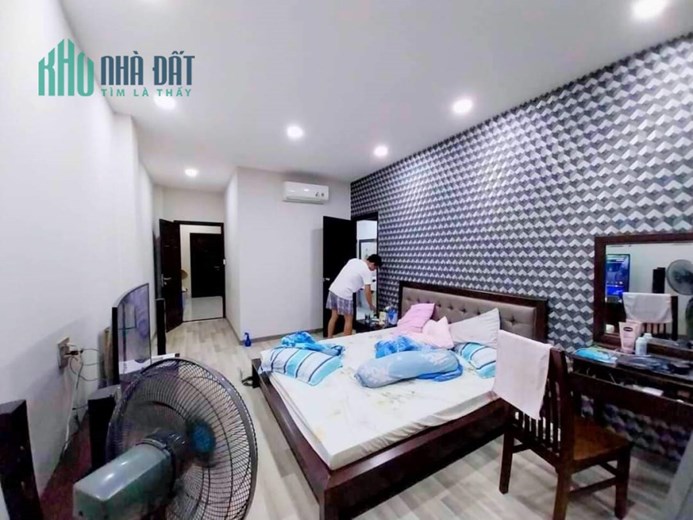Nhà Tâm Huyết Siêu Đẹp Phan Văn Hớn - Hẻm 6m - 5x20(Thông số vàng) - 5 PN - Nội Thất Cao Cấp - Chỉ